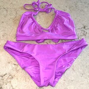 Super cute Becca bikini! Top does not have pads but could be easily added in.